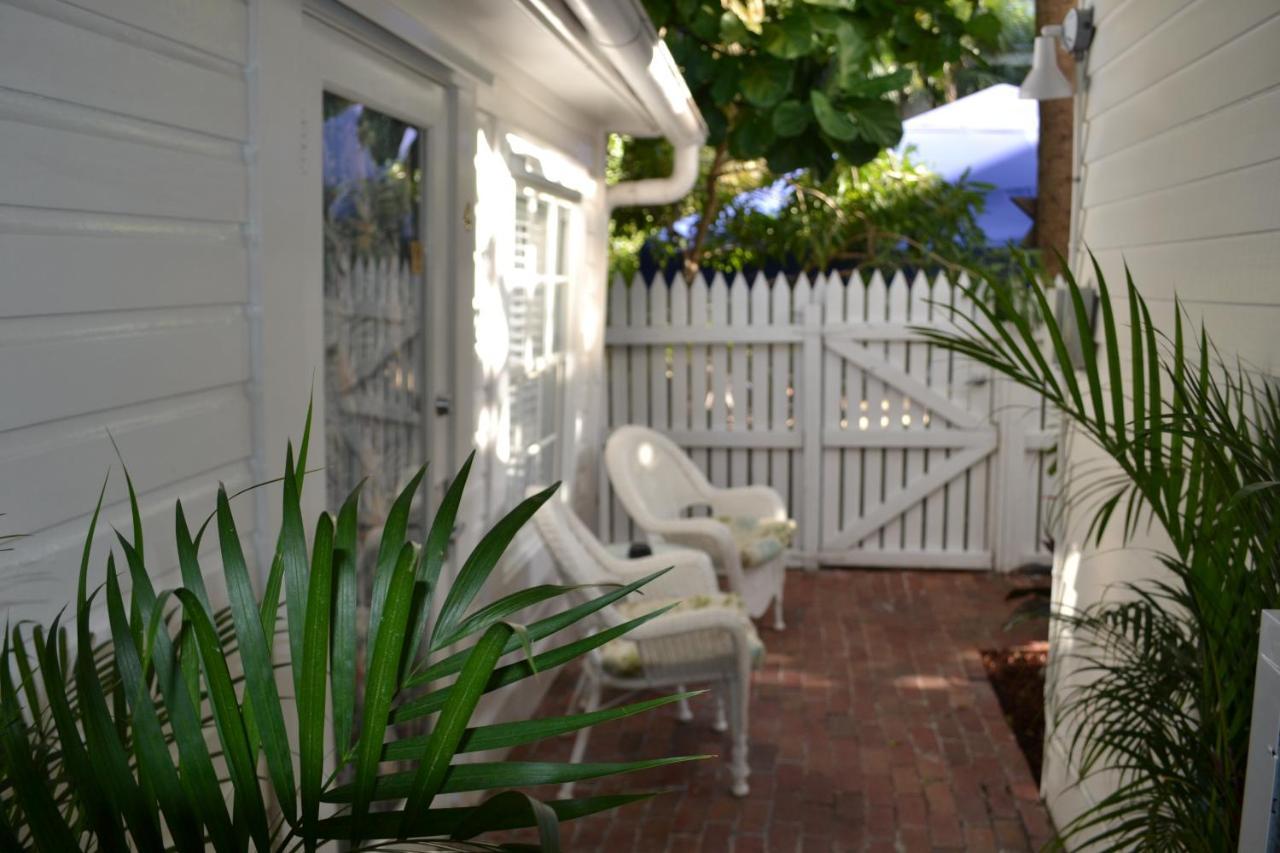 The Speakeasy Inn And Rum Bar Key West Exterior photo