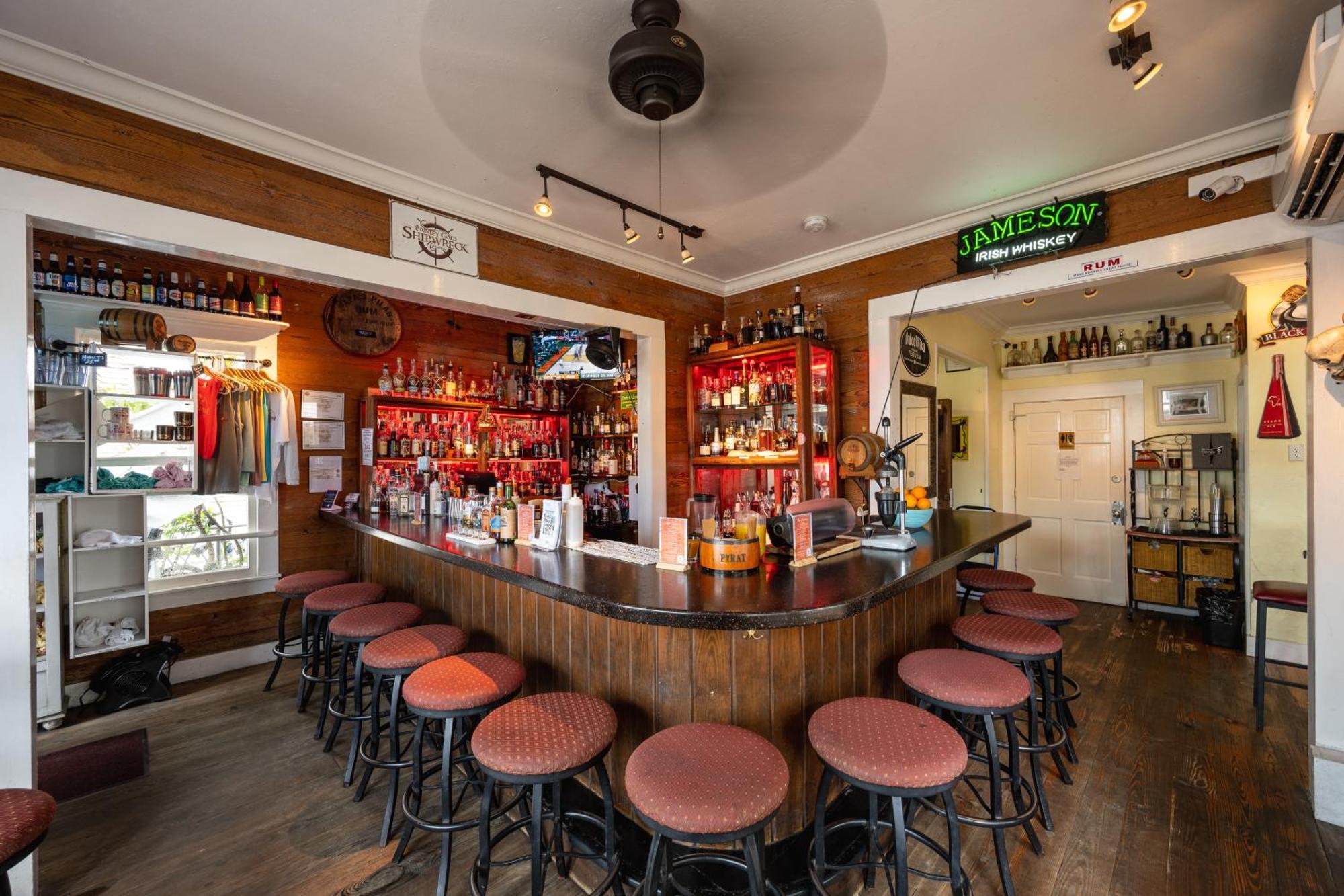 The Speakeasy Inn And Rum Bar Key West Exterior photo