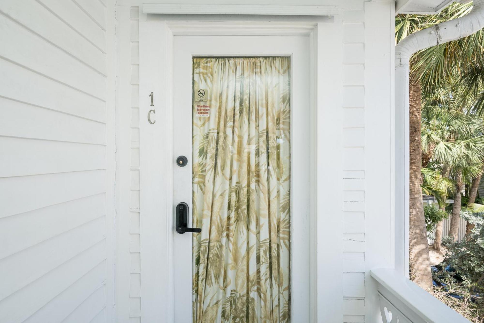 The Speakeasy Inn And Rum Bar Key West Exterior photo